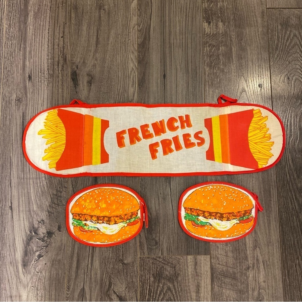 Vintage Oven mitts double sided & two pot holders French fries & cheese burgers